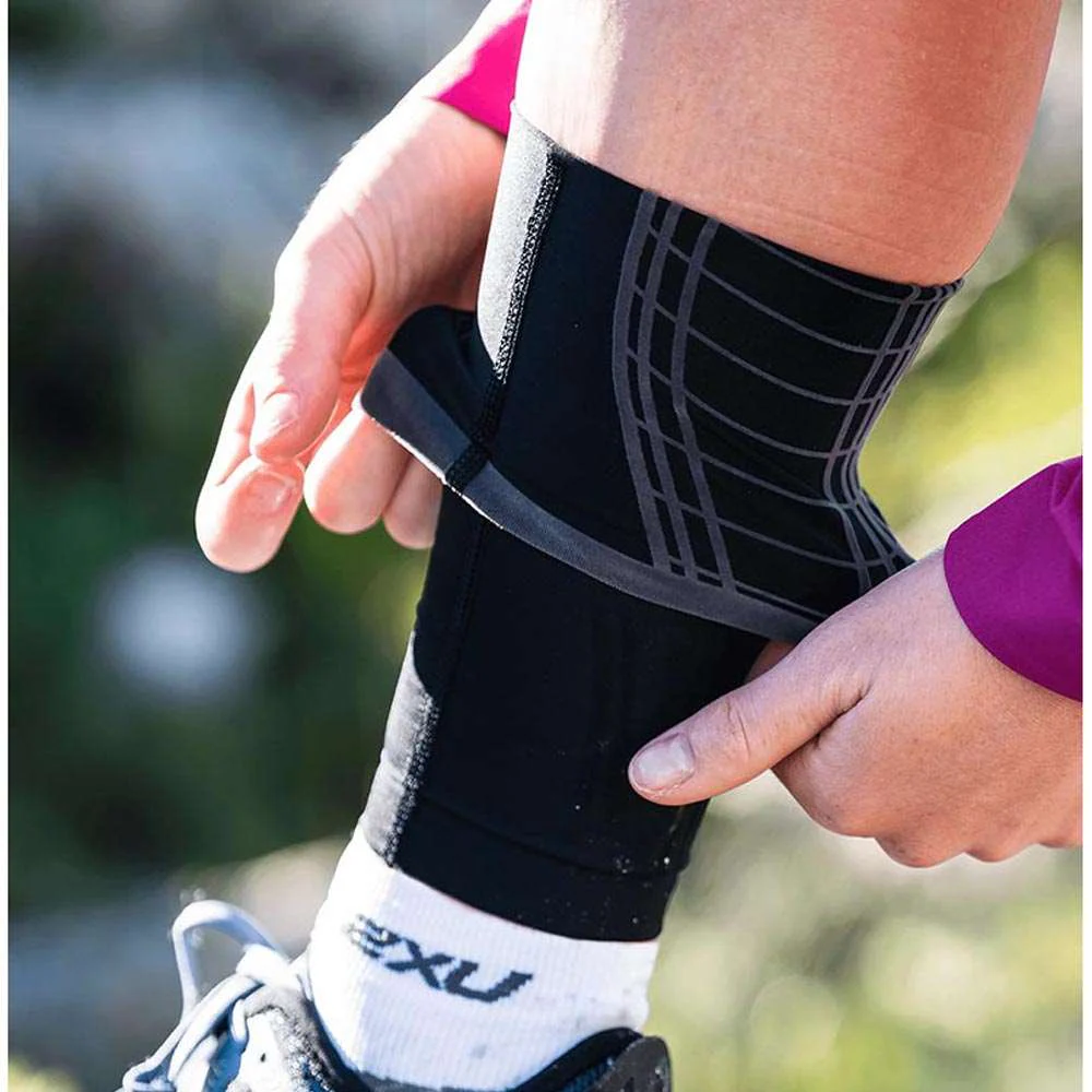 2XU Light Speed Compression Calf Guards - Black / Gold - Image 4