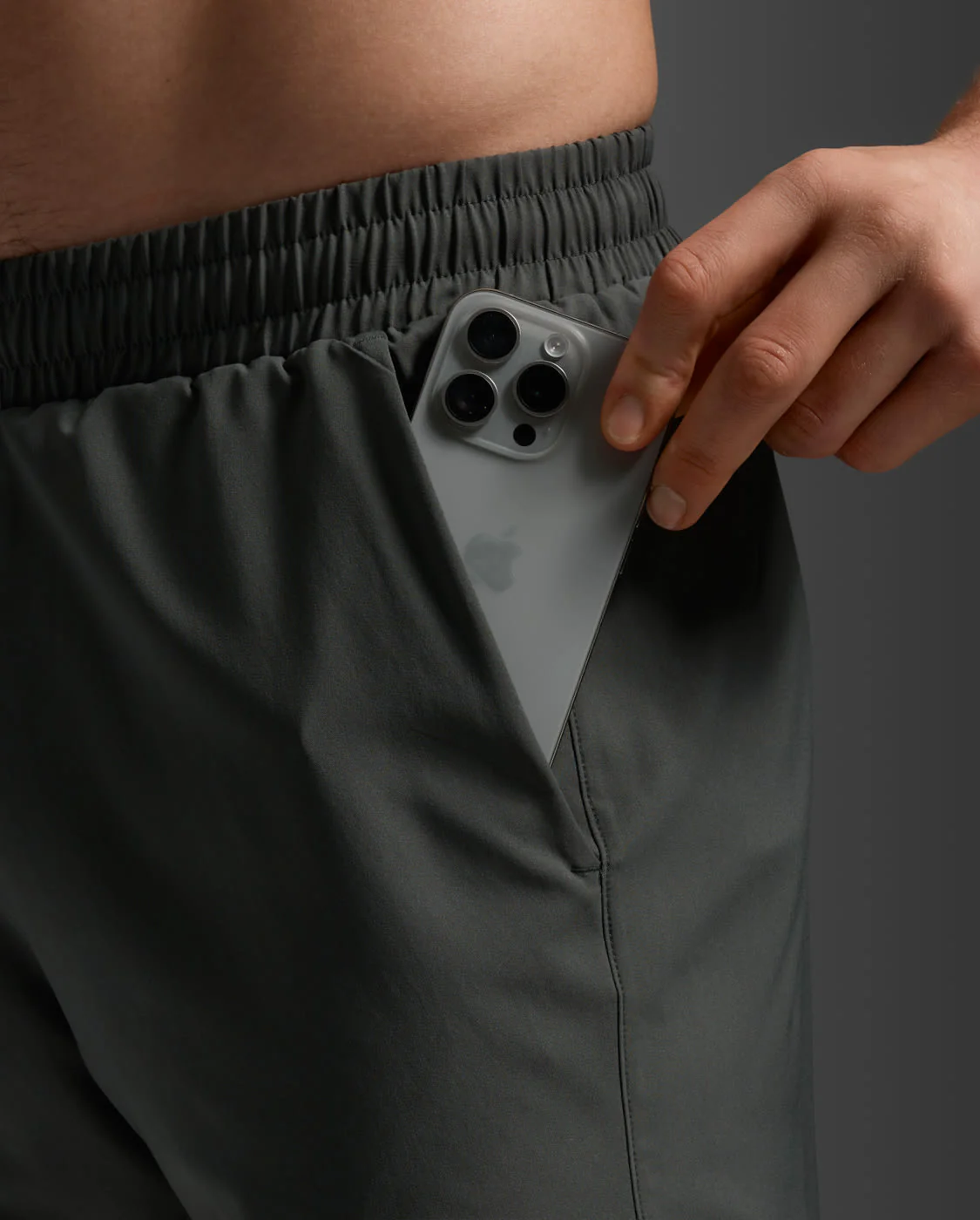 2XU Men Aero 5 Inch Shorts - Jupiter / Black Reflective - Image 7