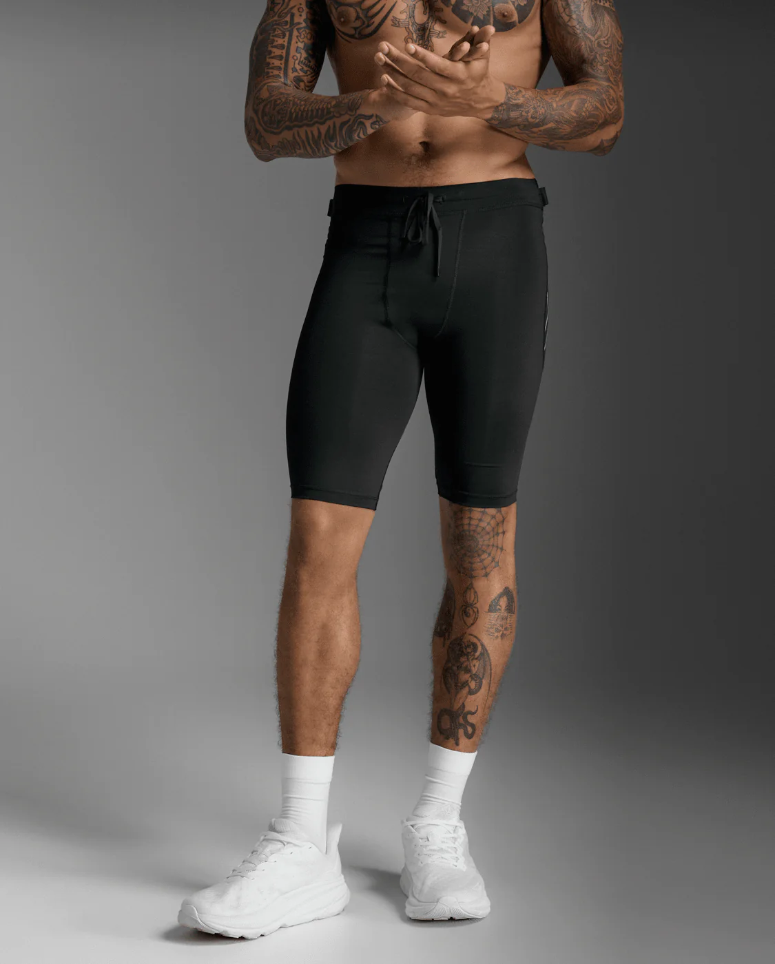 2XU Men Aero Mesh Compression Shorts - Black / Silver Reflective - Image 6