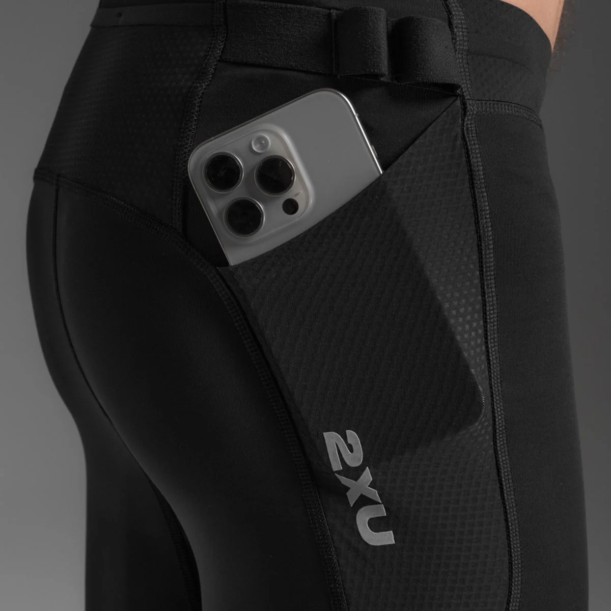 2XU Men Aero Mesh Compression Tights - Black / Silver Reflective - Image 4