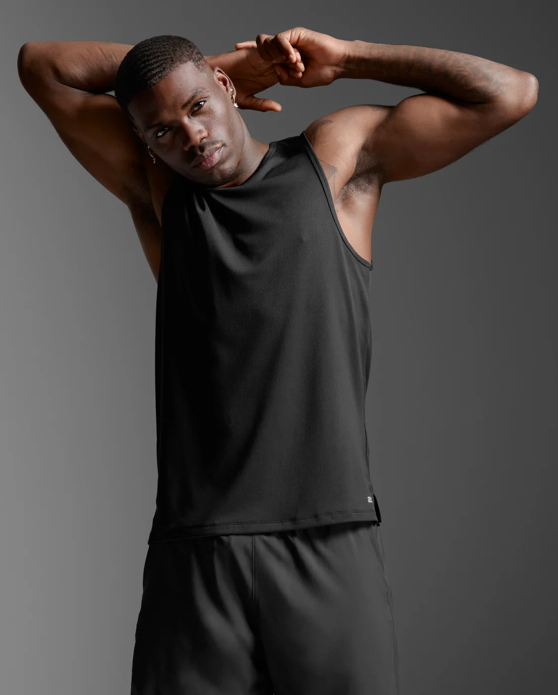 2XU Men Aero Mesh Tank - Black / Silver Reflective - Image 6