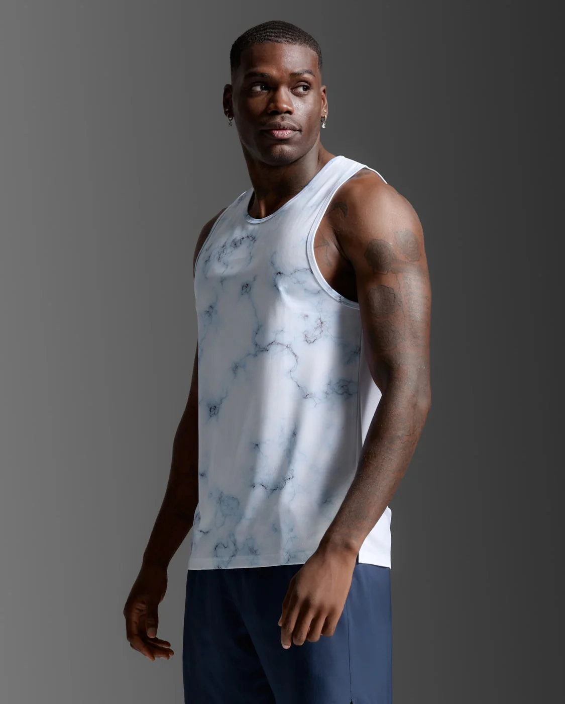 2XU Men Aero Mesh Tank - Blue Marble / Black Reflective - Image 5