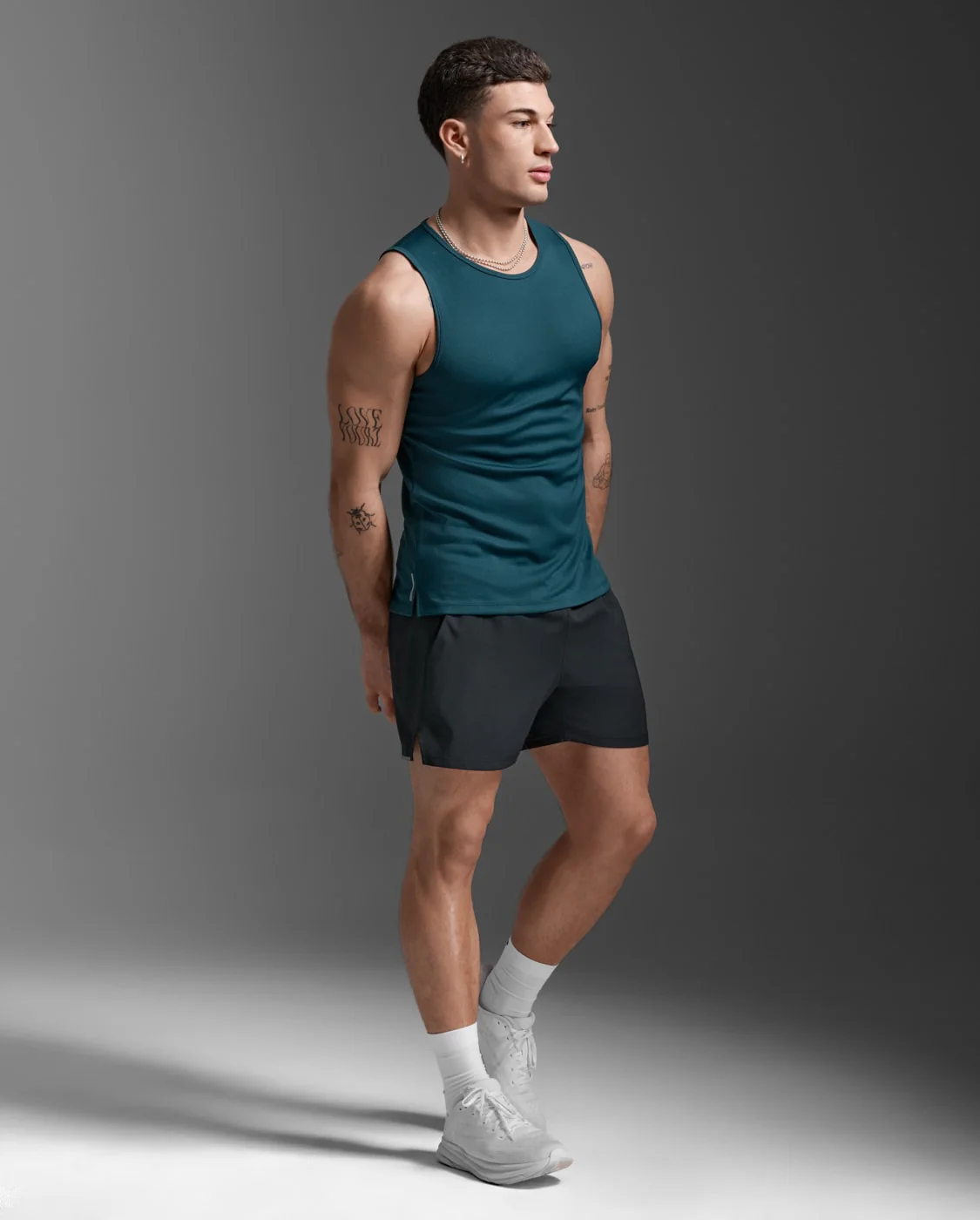 2XU Men Aero Mesh Tank - Dark Moss / Silver Reflective - Image 2