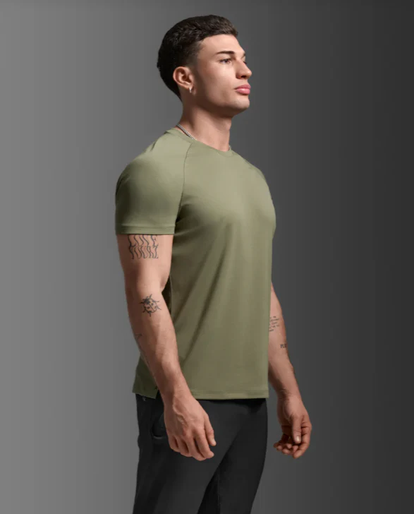 2XU Men Aero Mesh Tee - Alpine / Black Reflective - Image 2