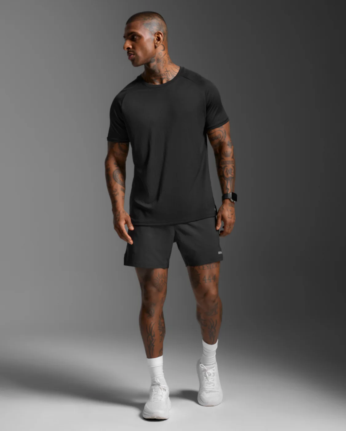 2XU Men Aero Mesh Tee - Black / Silver Reflective - Image 2