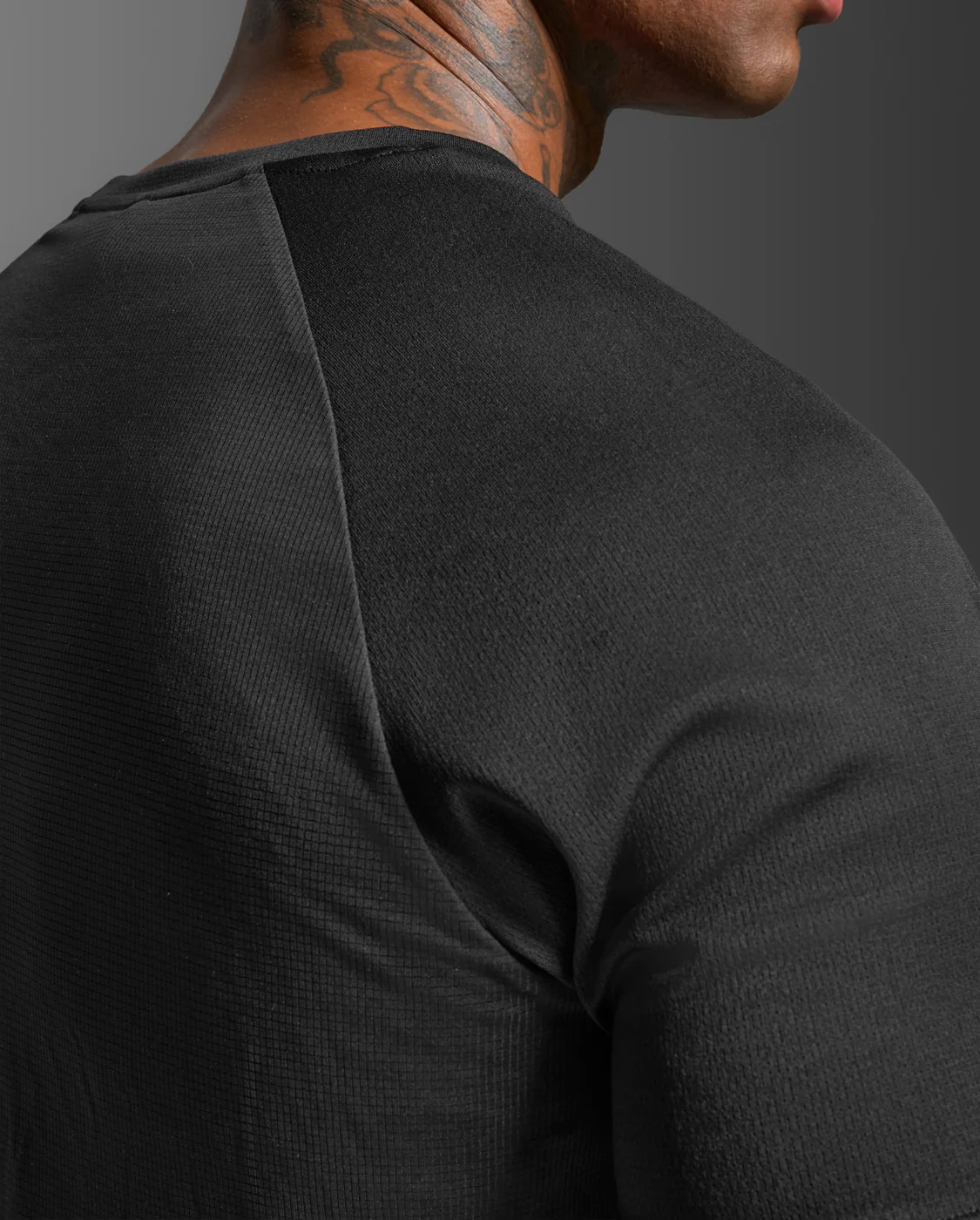 2XU Men Aero Mesh Tee - Black / Silver Reflective - Image 5