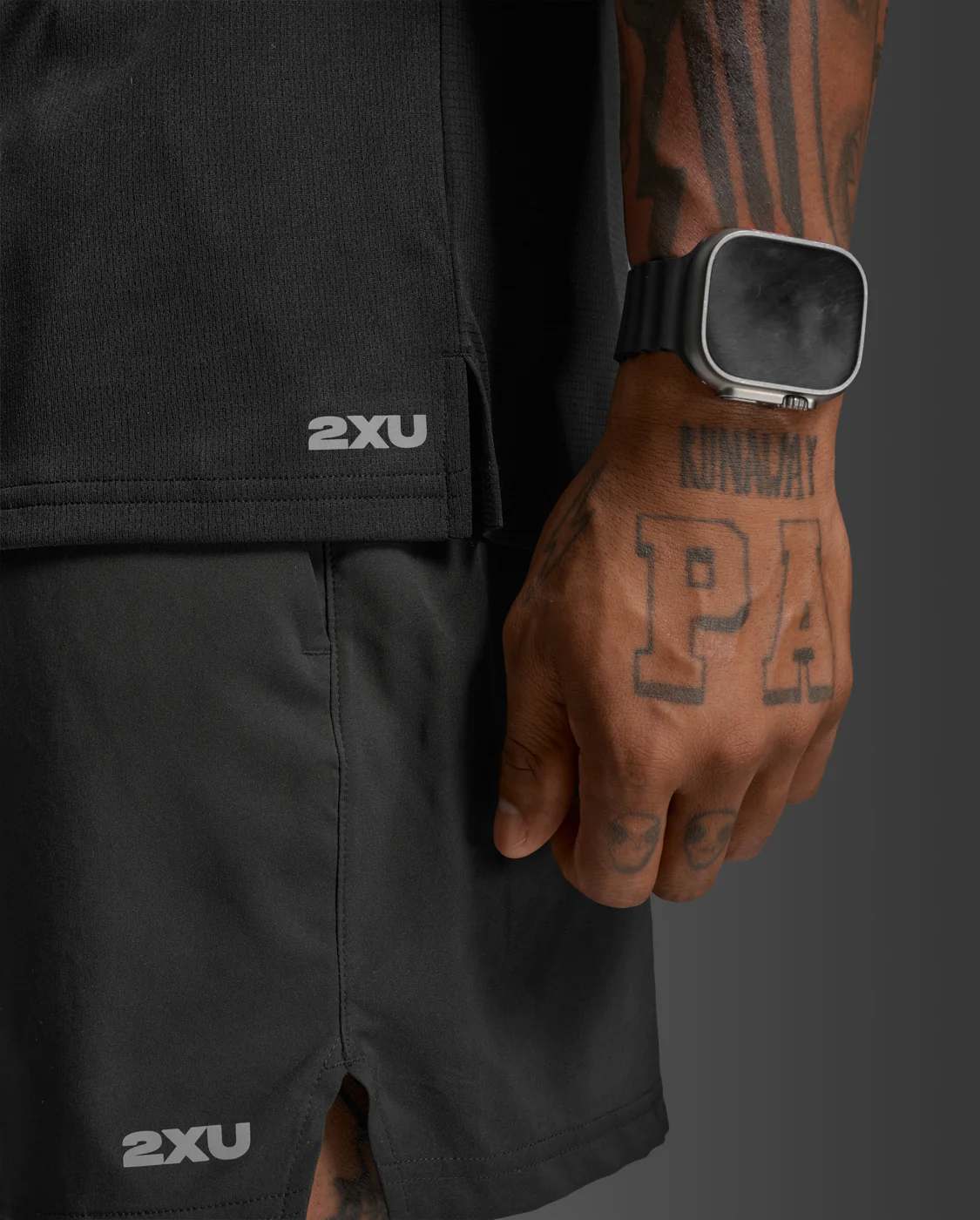 2XU Men Aero Mesh Tee - Black / Silver Reflective - Image 6