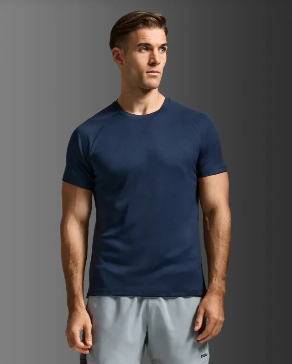 2XU Men Aero Mesh Tee - Midnight / Silver Reflective - Image 2
