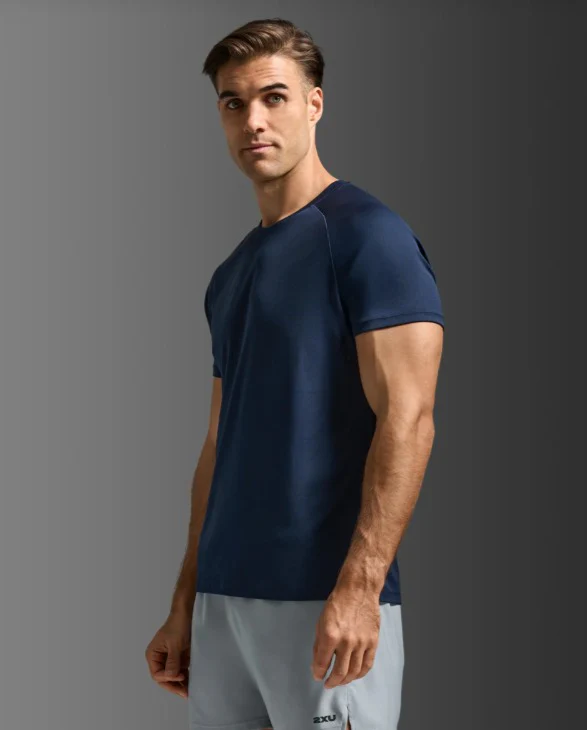 2XU Men Aero Mesh Tee - Midnight / Silver Reflective - Image 3