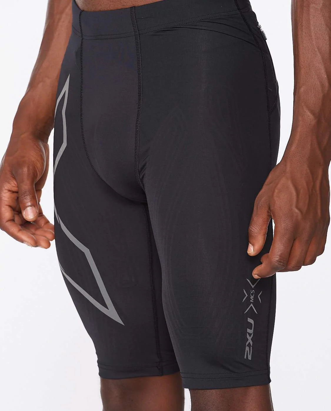 2XU Men Light Speed Compression Shorts - Black / Black Reflective - Image 5