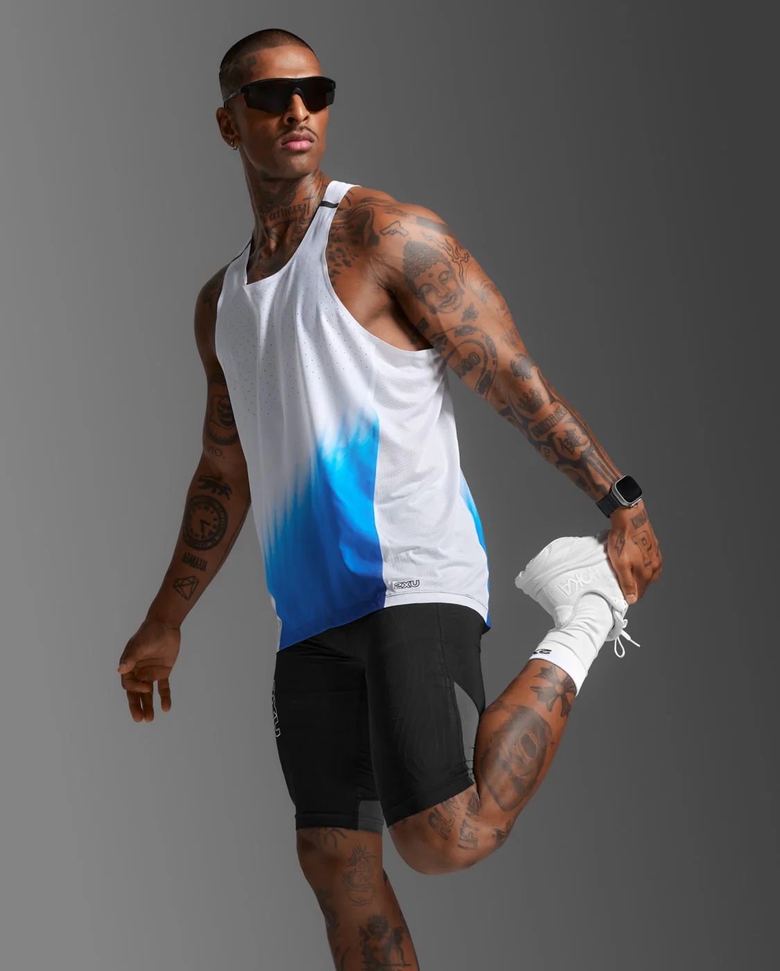 2XU Men Light Speed React Singlet - Blue Gradient / Black Reflective - Image 4