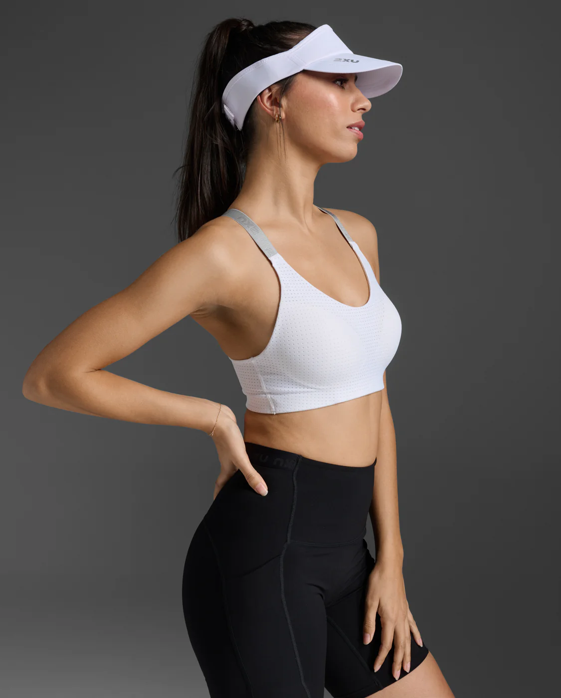 2XU Unisex Run Visor - White / White - Image 3