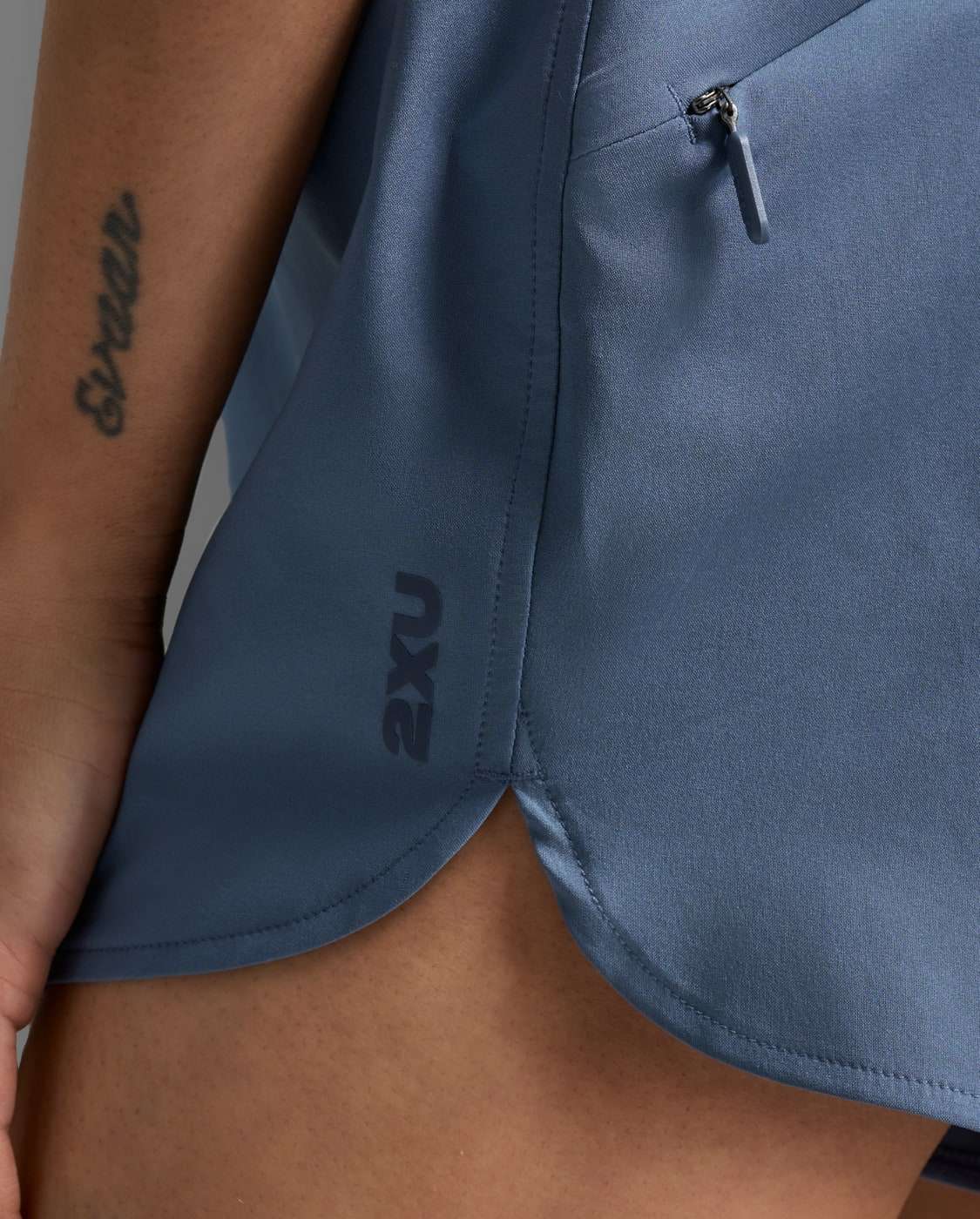 2XU Women Aero Hi-Rise 4 Inch Shorts - Indigo / Indigo Reflective - Image 6