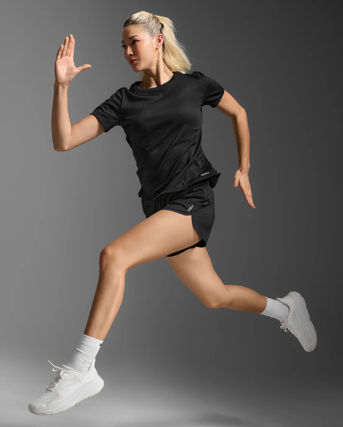2XU Women Aero Mesh Tee - Black / Silver Reflective - Image 4