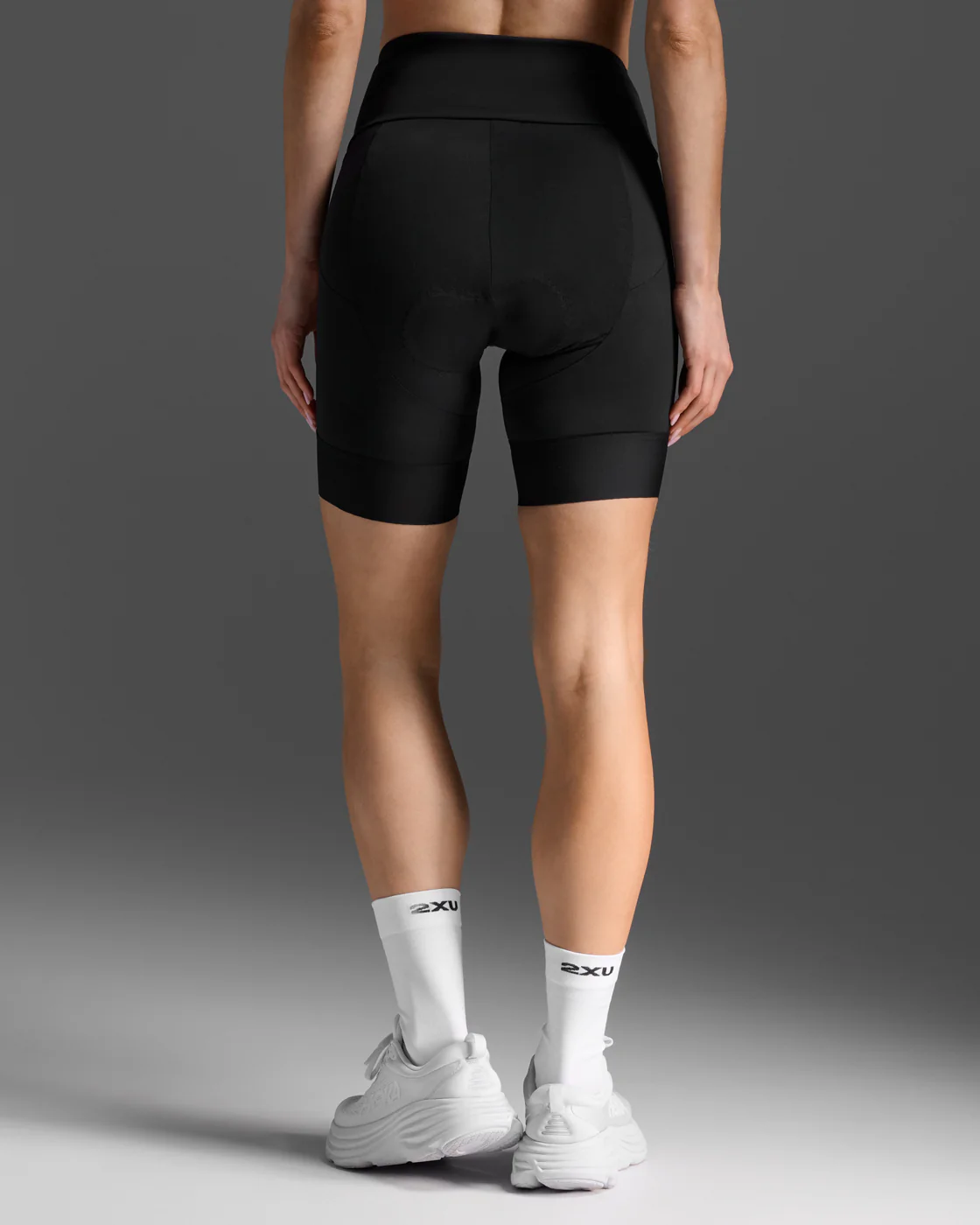 2XU Women Aero Tri 7 Inch Shorts - Black / White - Image 5