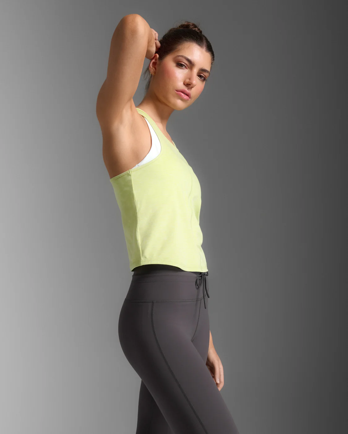 2XU Women Form Soft Jersey Crop Tank - Cool Matcha / Cool Matcha - Image 4