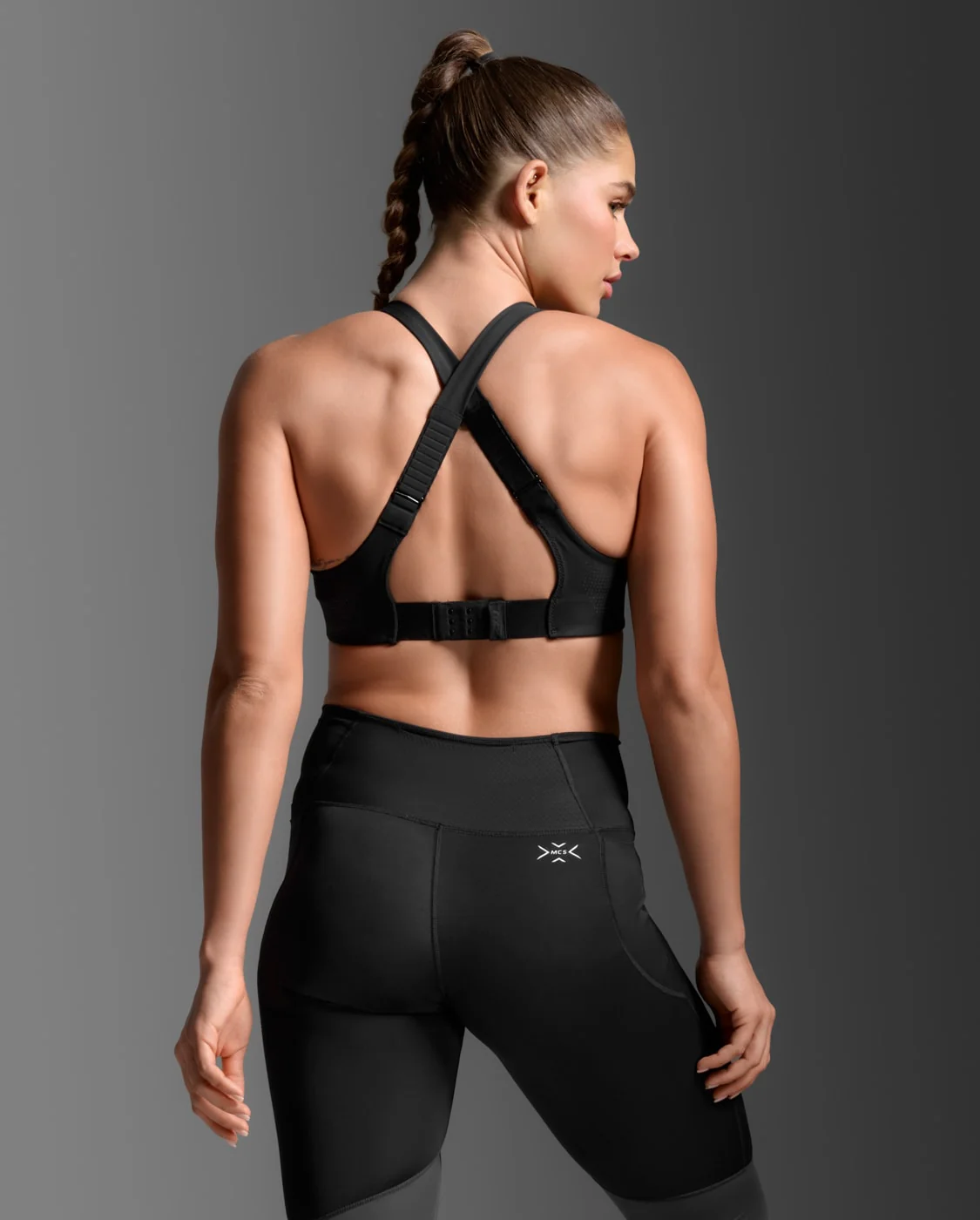 2XU Women Light Speed High Impact Sports Bra - Black / Silver Reflective - Image 6