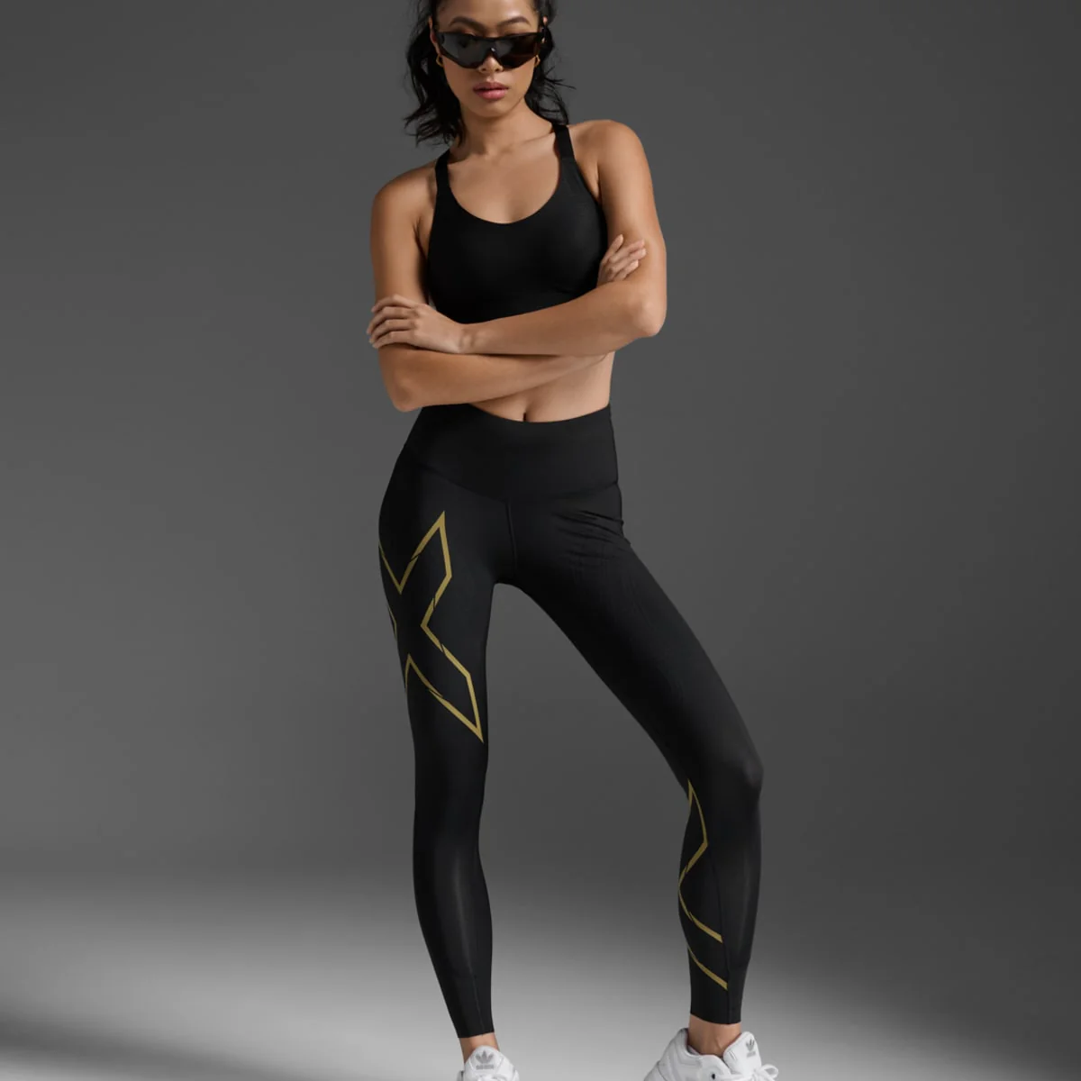 2XU Women Light Speed Mid-Rise Compression Tights - Black / Gold Reflective - Image 2