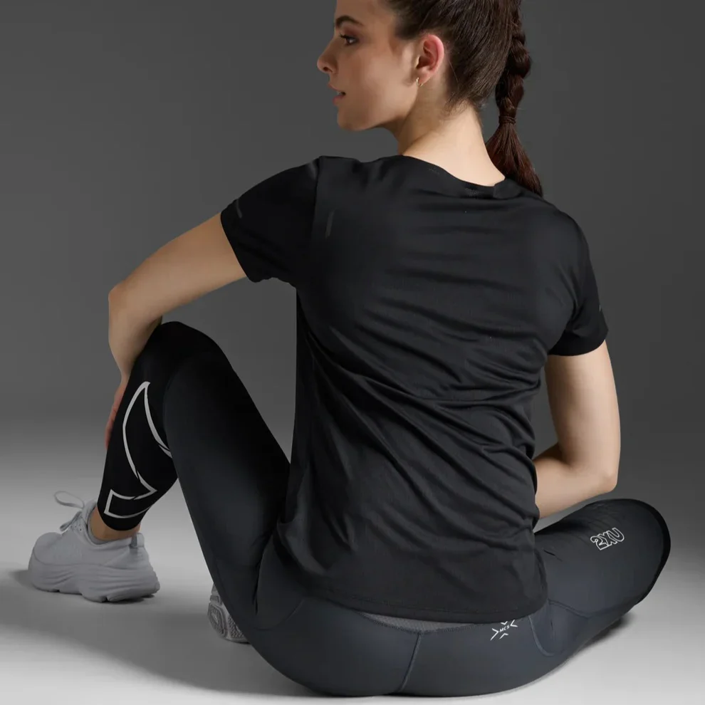 2XU Women Light Speed Tech Tee - Black / Black Reflective - Image 6