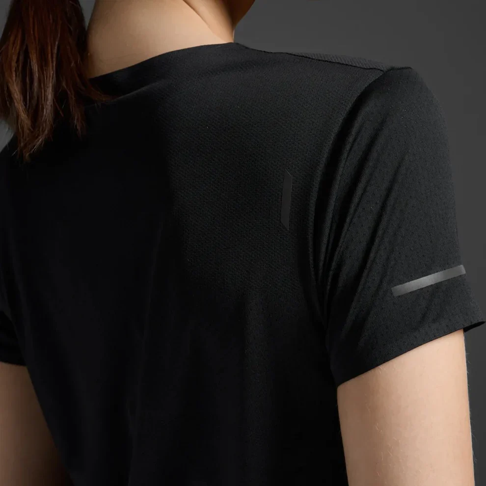 2XU Women Light Speed Tech Tee - Black / Black Reflective - Image 8