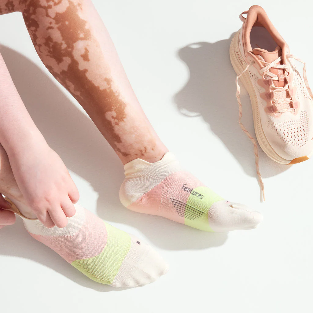 Feetures Active Elite Ultra Light Cushion No Show Tab - Sandy Melon - Image 4