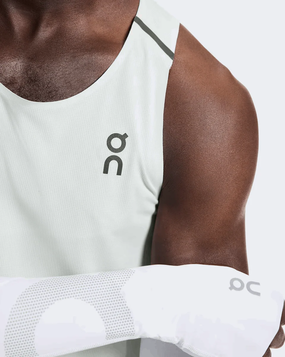 On Men Performance Tank - Iceberg / Tin - Image 3