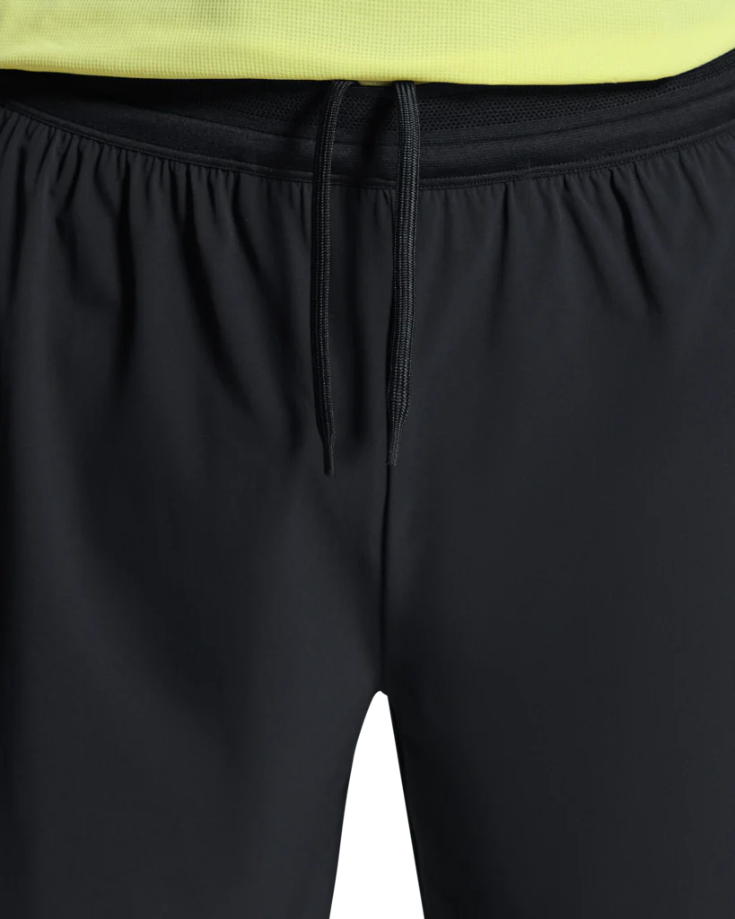 On Men 5 Inch Performance 2/1 Shorts - Black - Image 5