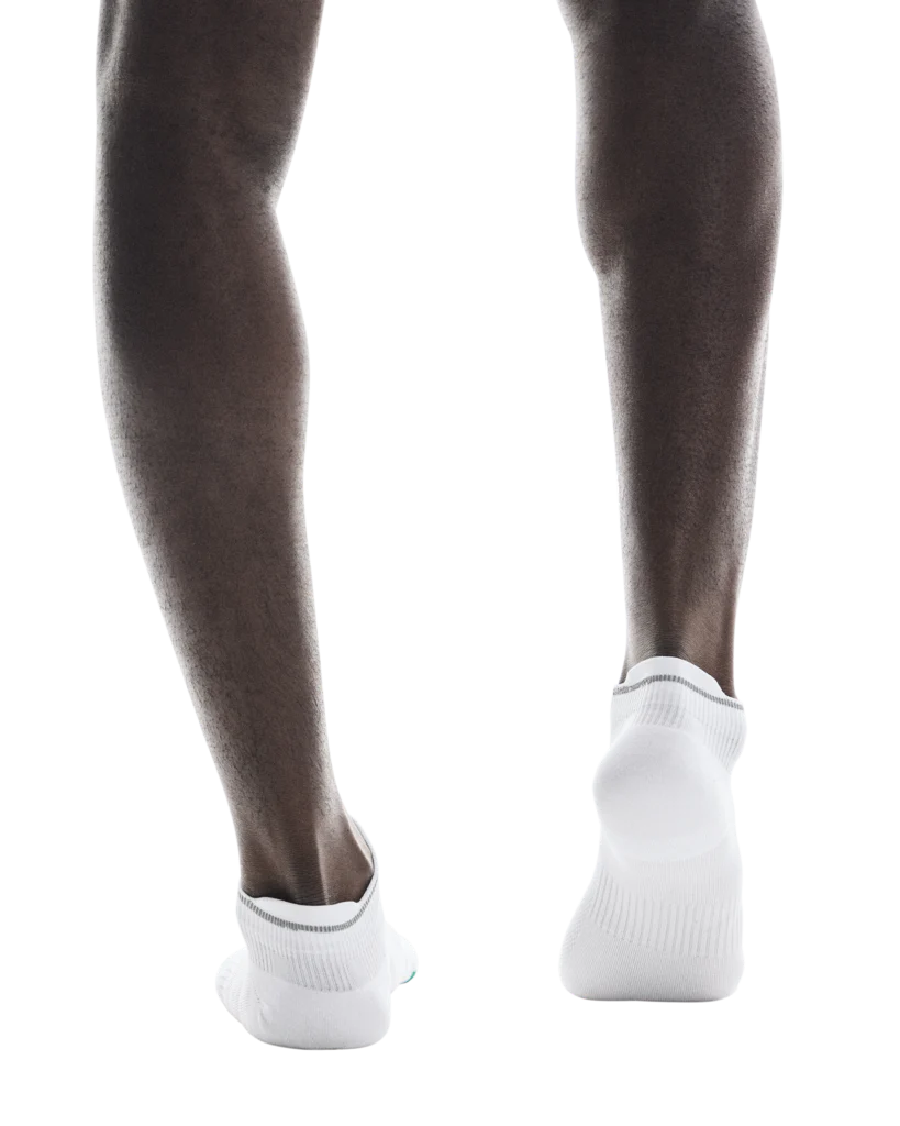 On Unisex Elite Run Sock Low - White / Ivory - Image 4