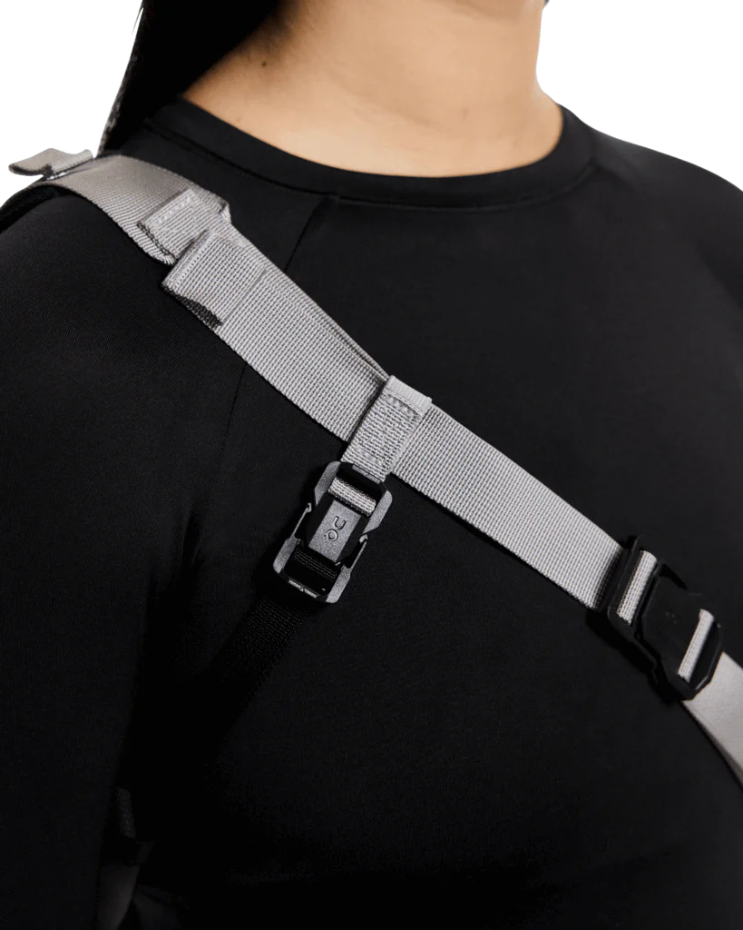 On Unisex Sling Pack 9L - Glacier / Black - Image 6