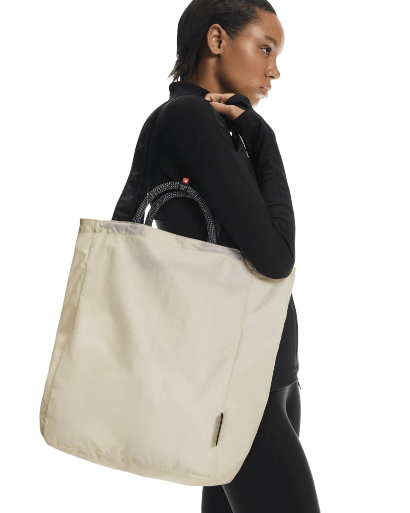 On Unisex Tote Pack 25L - Cream / Black - Image 2
