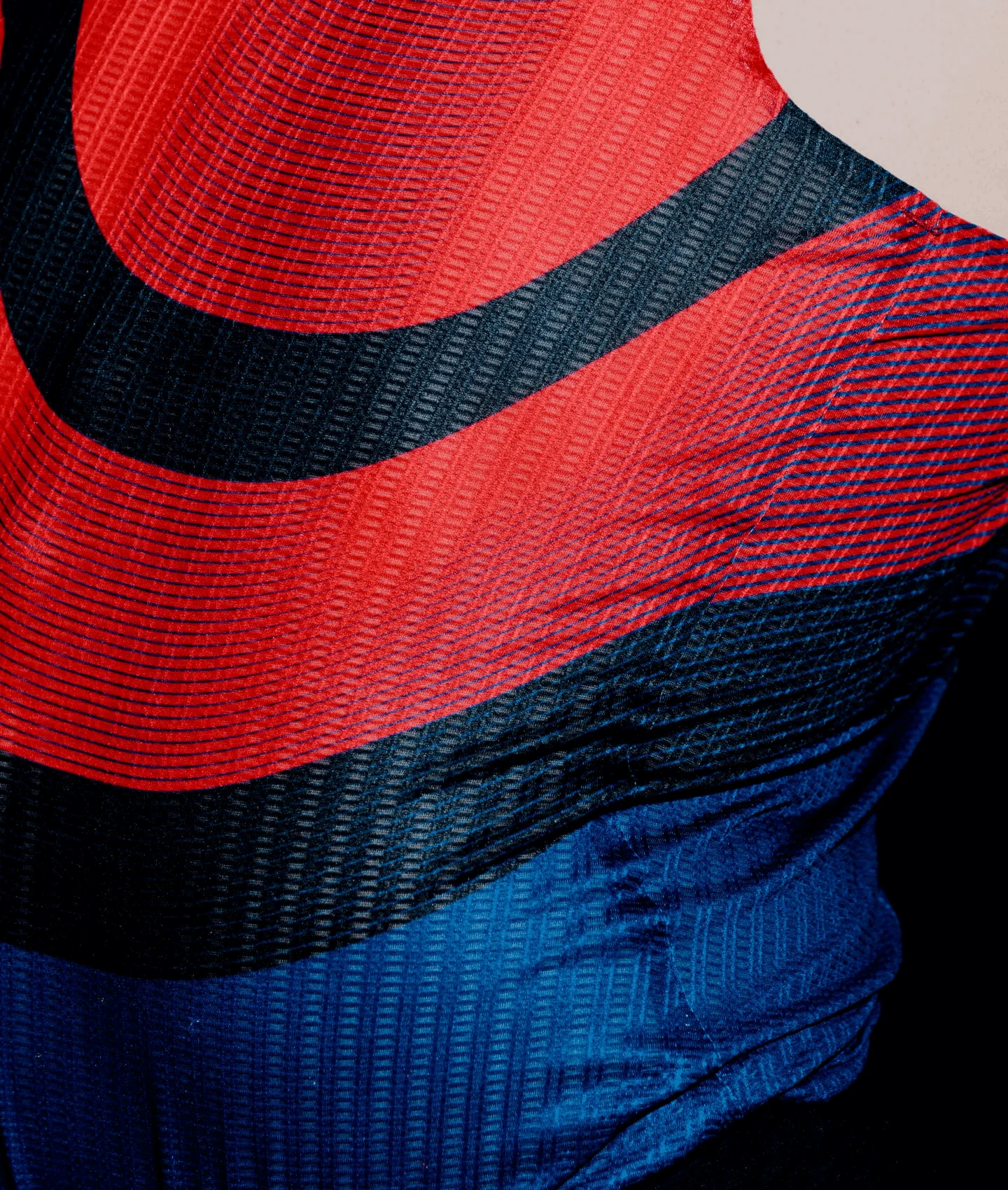 SOAR Running Men Race Vest 2.0 - Black Red / Navy - Image 2